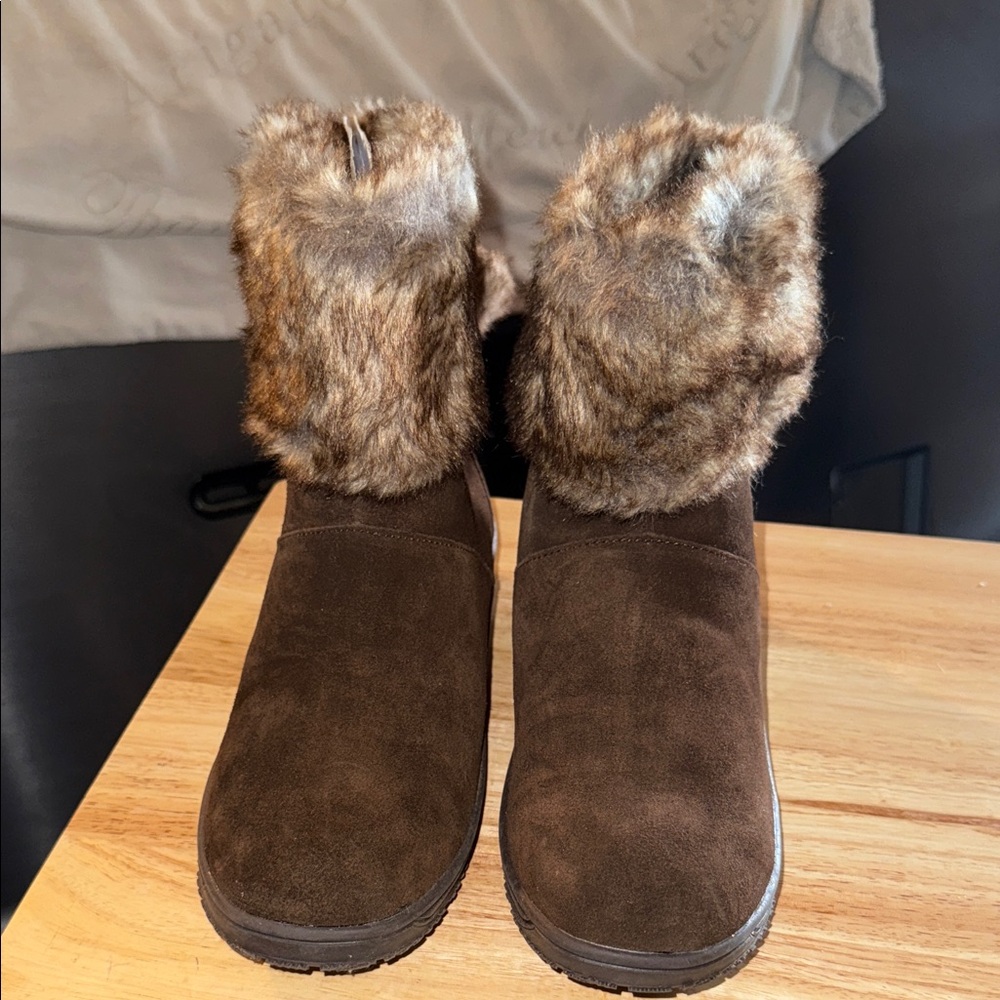 Minnetonka Women’s Brown Faux Fur Boots